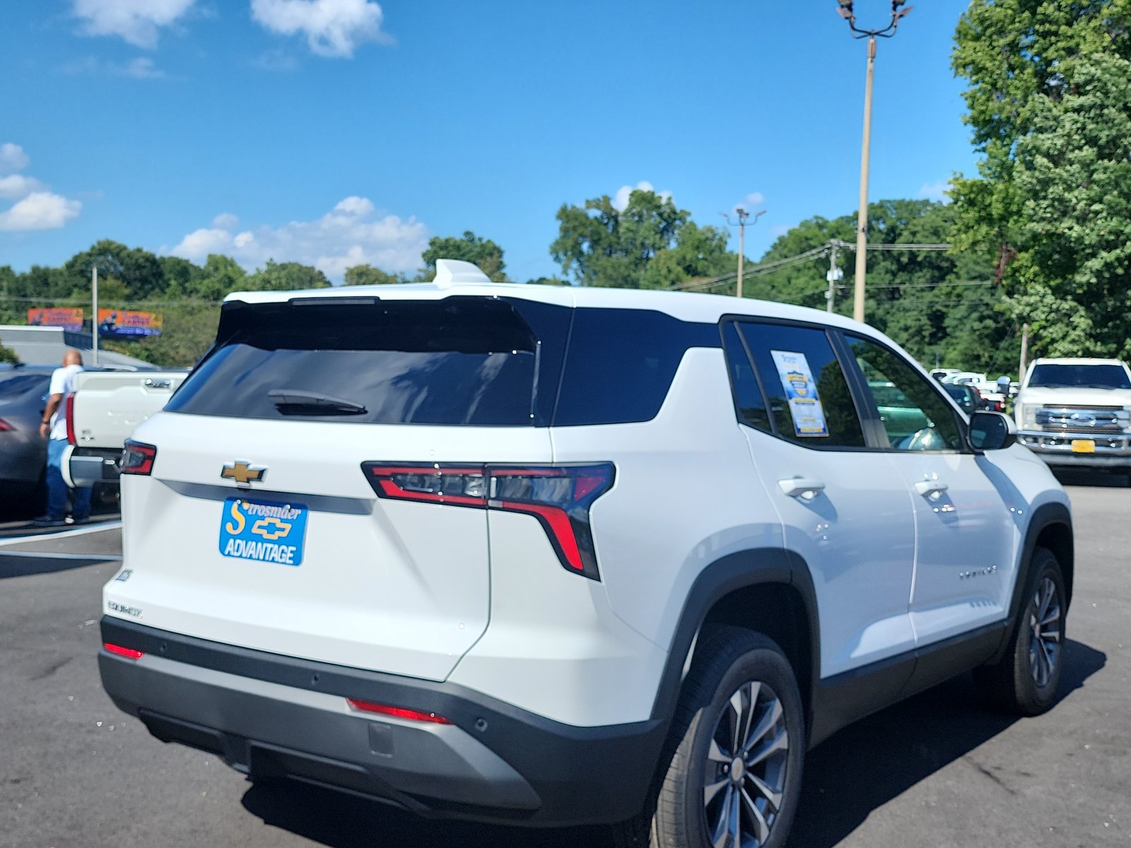 New 2027 Chevrolet Equinox LT w/ Convenience Package II FWD image 5