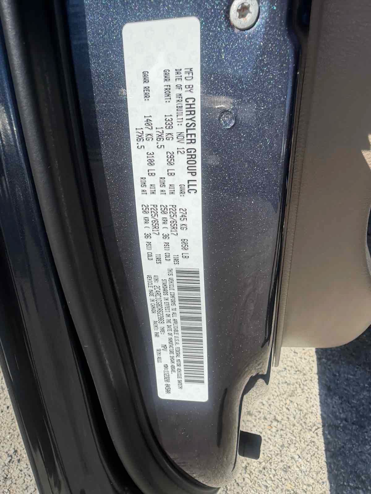 Used 2013 Chrysler Town & Country Touring-L w/ Driver Convenience Group FWD image 28