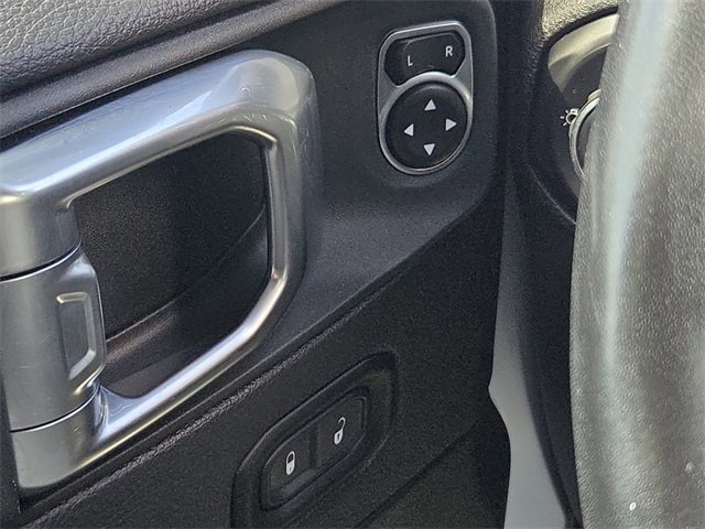 Used 2020 Jeep Wrangler Unlimited Sahara image 27