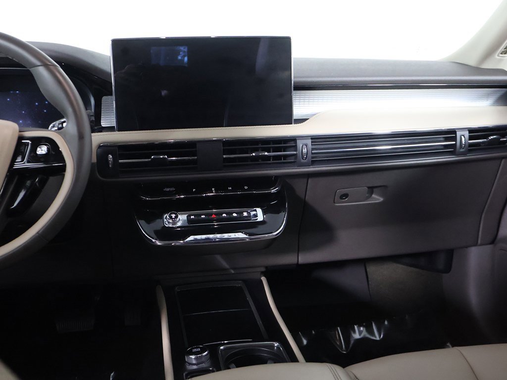 Used 2023 Lincoln Corsair AWD w/ Towing Package image 31