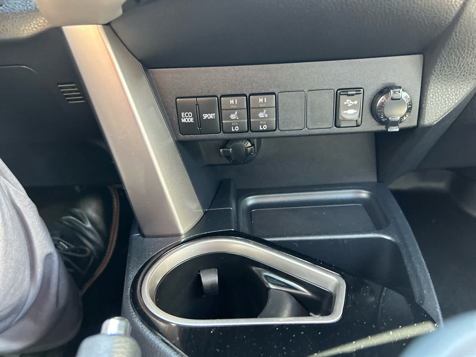 Used 2017 Toyota RAV4 Limited w/ Advanced Technology Package AWD/4WD image 21