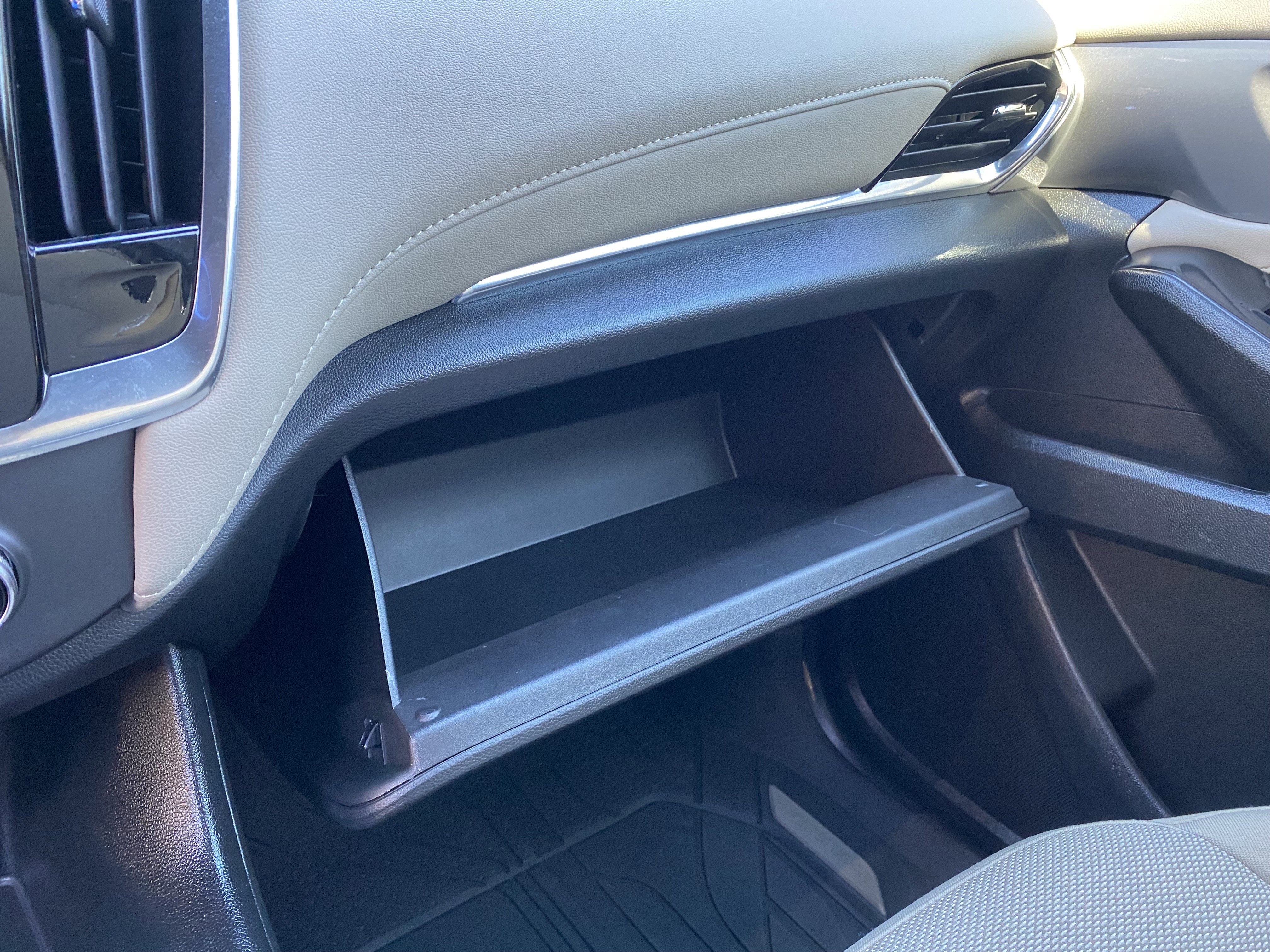 Used 2023 Chevrolet Traverse LS image 31