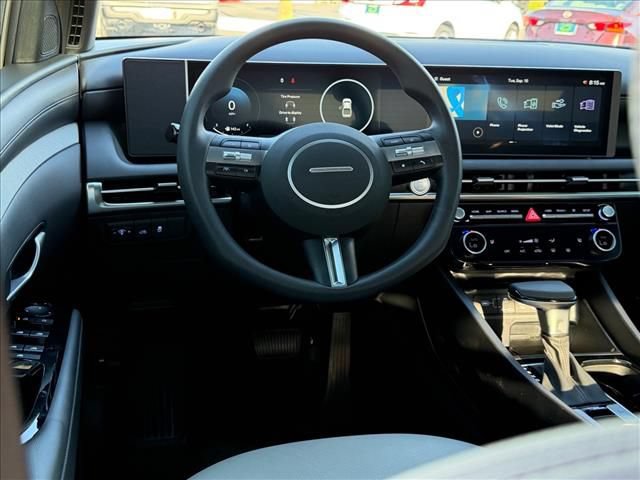 Used 2025 Hyundai Santa Cruz SEL AWD/4WD image 9