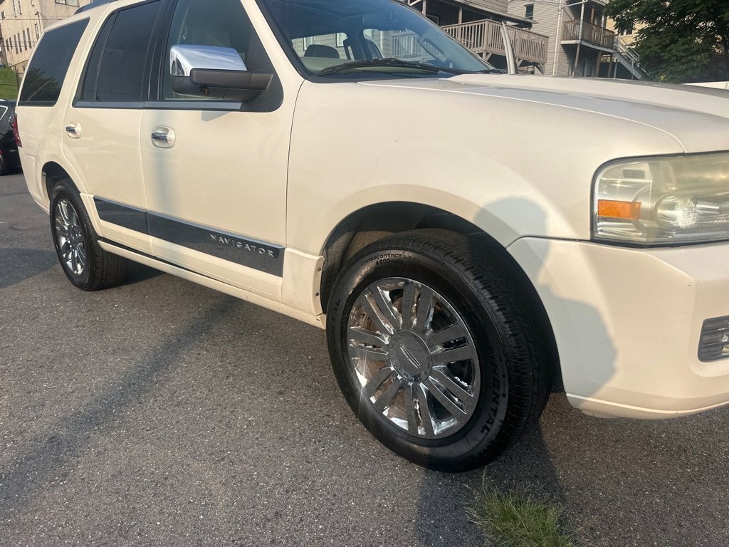 Used 2007 Lincoln Navigator Ultimate image 36