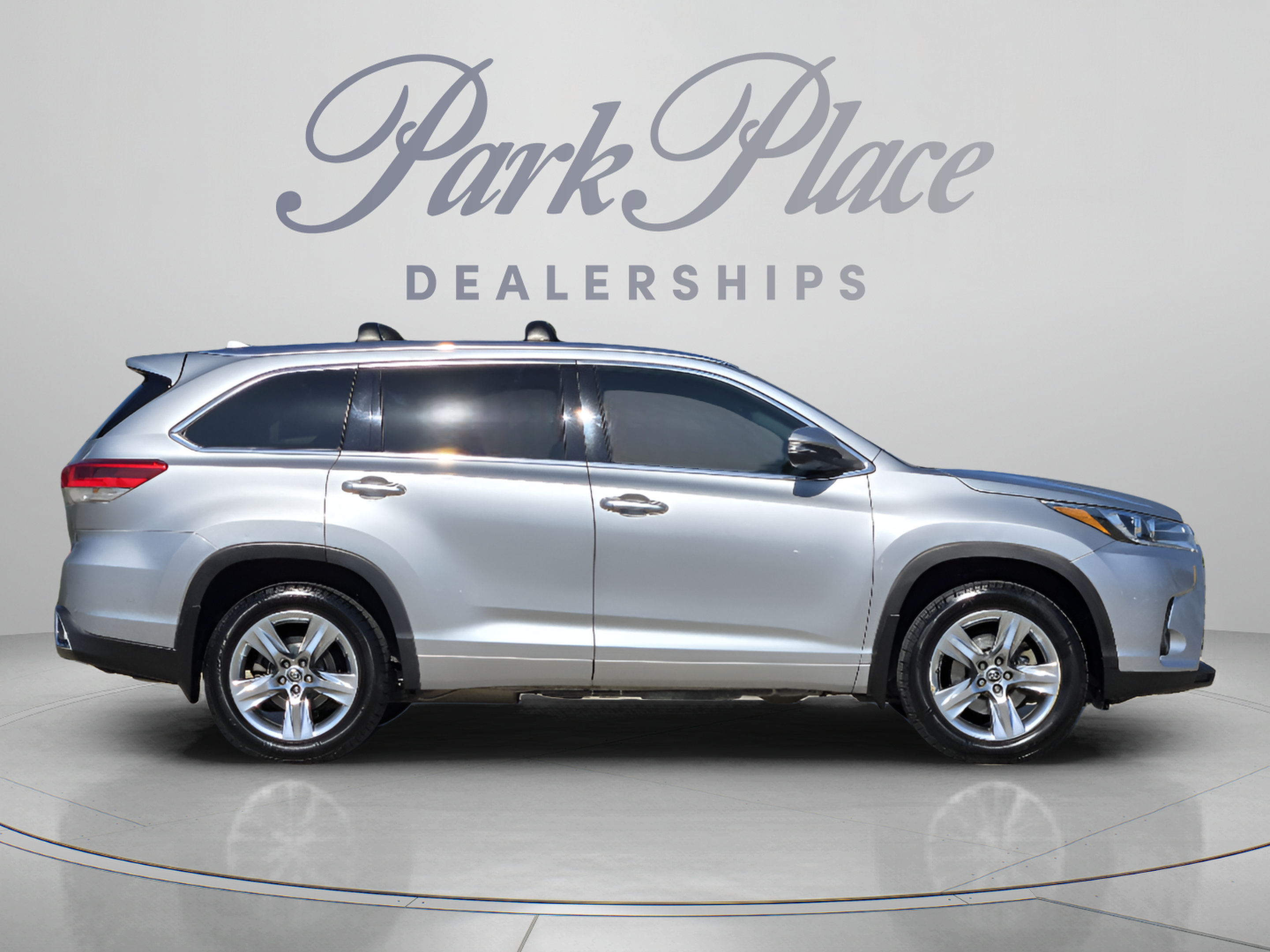 Used 2018 Toyota Highlander Limited FWD image 6