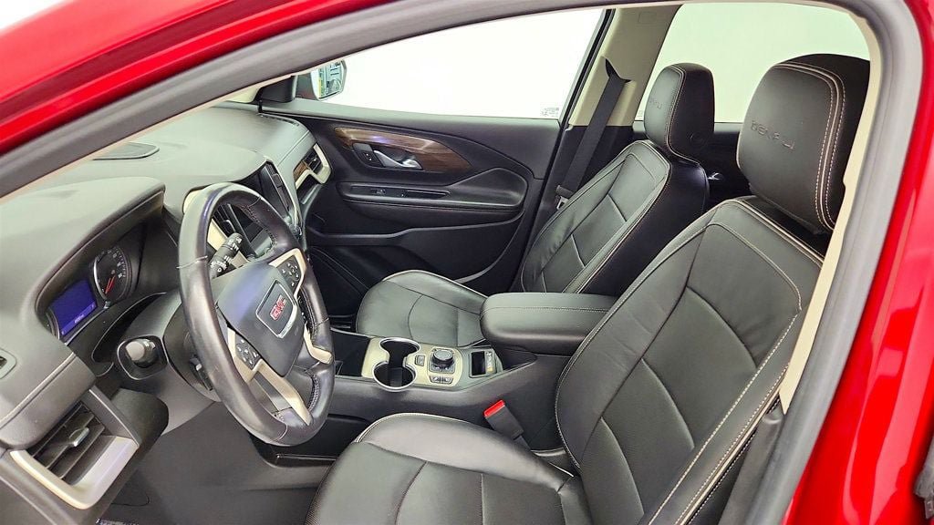 Used 2020 GMC Terrain Denali w/ Denali Premium Package FWD image 13