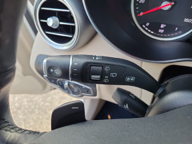 Used 2022 Mercedes-Benz GLC 300 4MATIC image 25