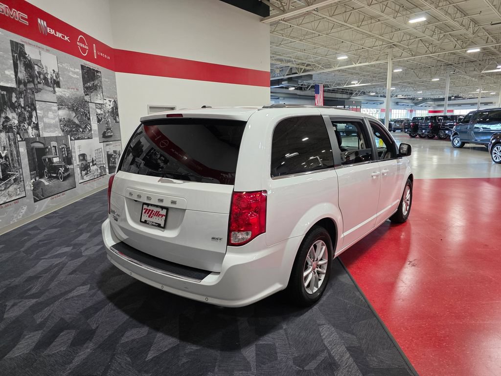 Used 2020 Dodge Grand Caravan SXT w/ Rear Park Assist Package FWD image 3