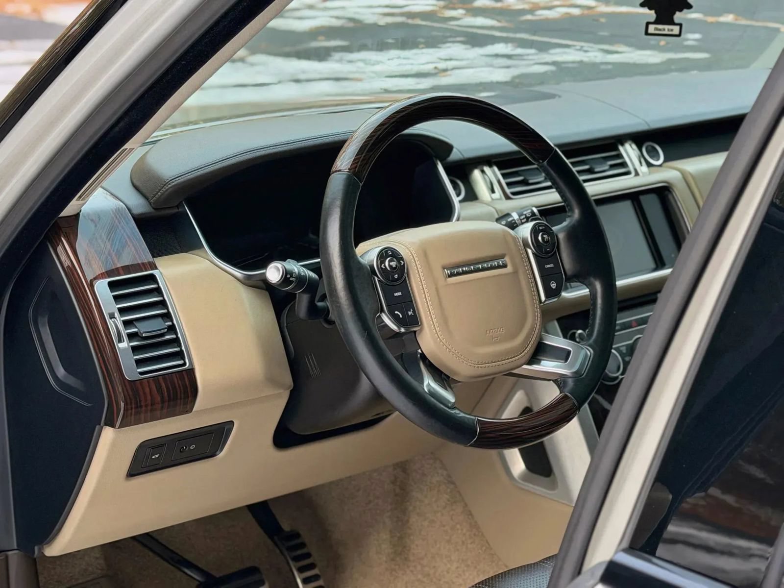 Used 2016 Land Rover Range Rover Supercharged AWD/4WD image 23