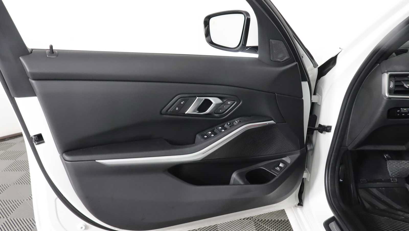 Used 2024 BMW 330i xDrive Sedan w/ Premium Package AWD/4WD image 16
