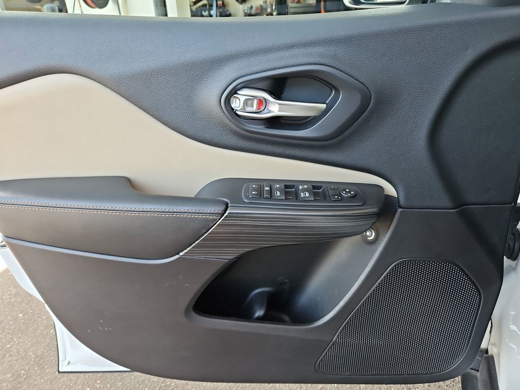 Used 2016 Jeep Cherokee Limited FWD image 25