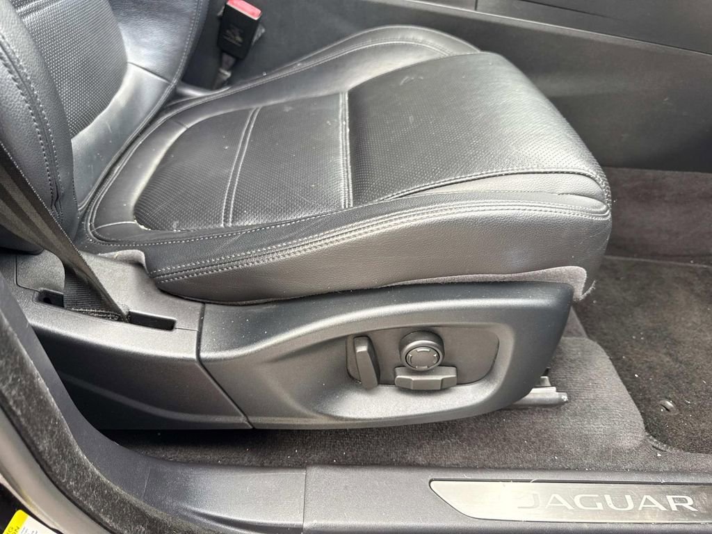 Used 2018 Jaguar E-PACE SE image 10