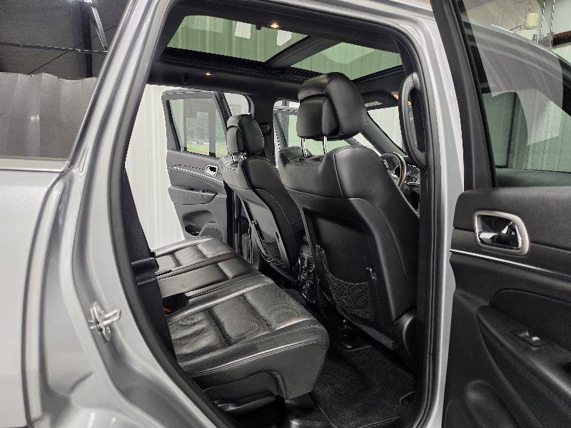 Used 2018 Jeep Grand Cherokee Limited w/ Luxury Group II image 14