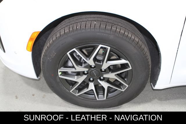 New 2027 Chrysler Pacifica Limited AWD/4WD image 12