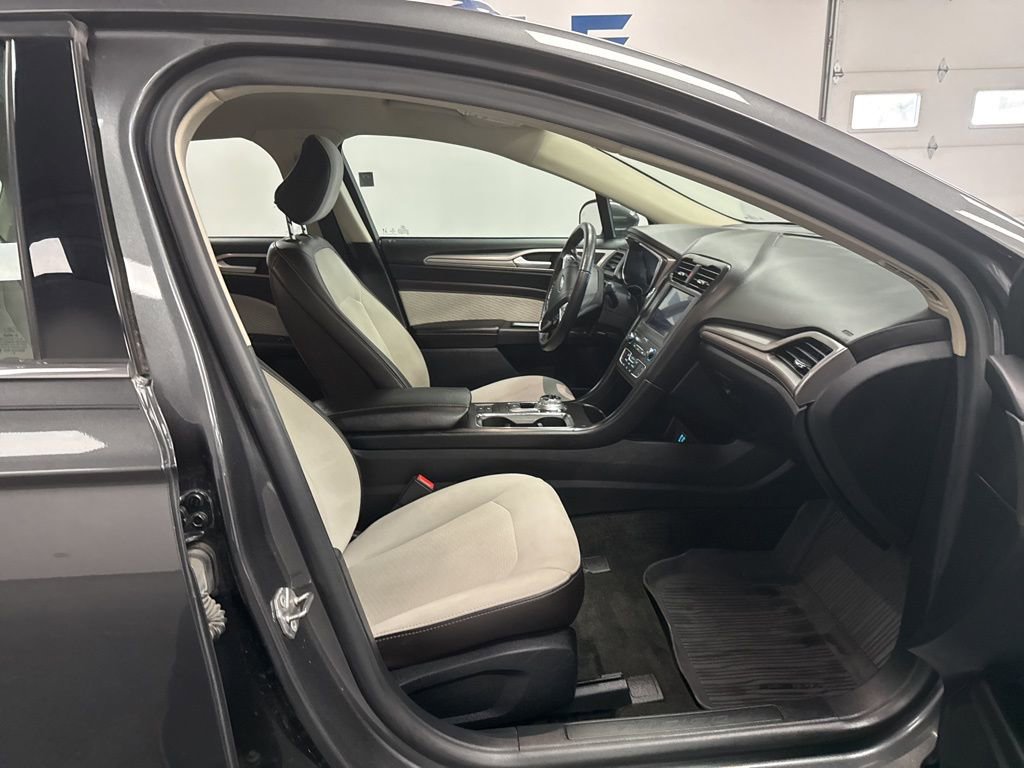 Used 2020 Ford Fusion SE w/ Equipment Group 151A image 37