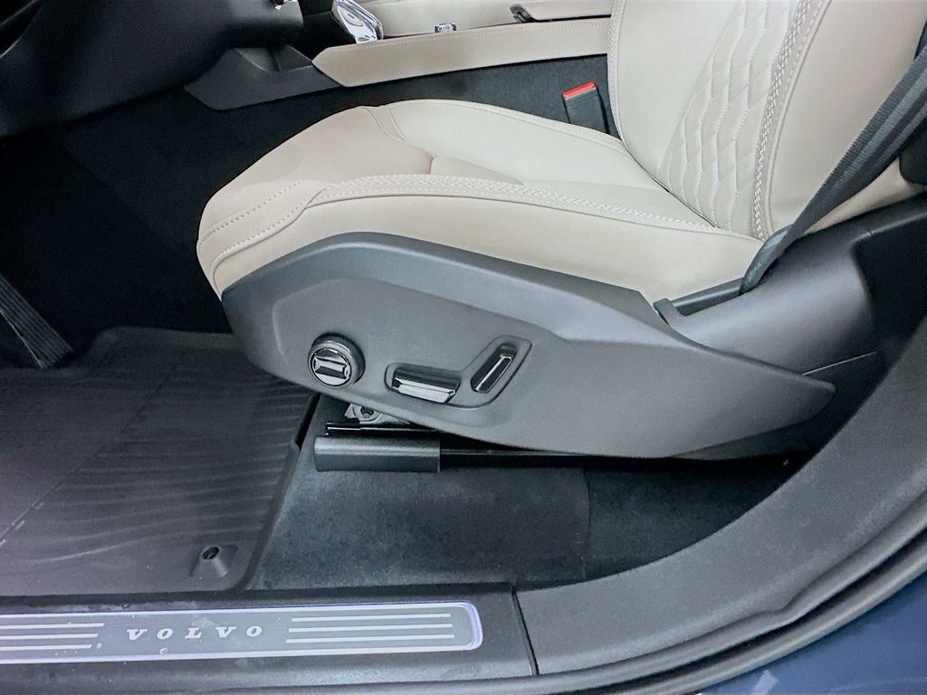 Used 2026 Volvo XC90 B6 Plus w/ Protection Package Premier image 9