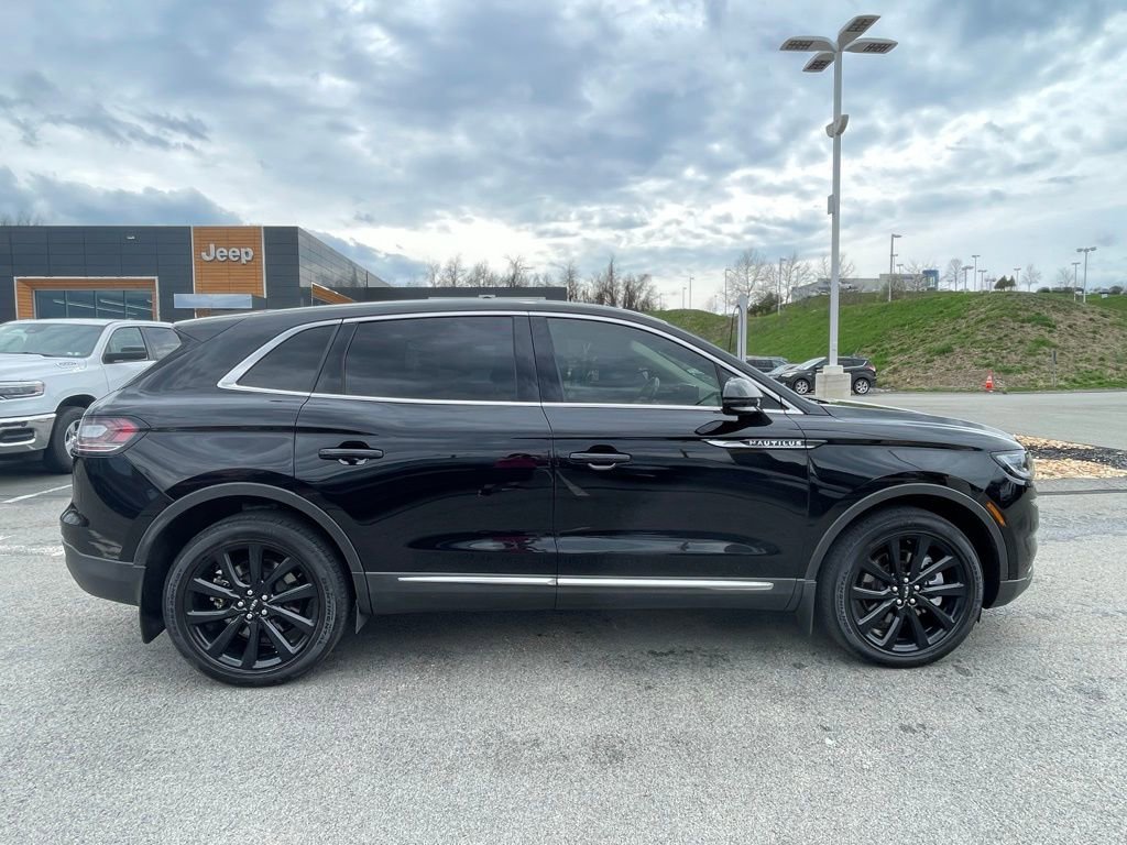 Used 2023 Lincoln Nautilus Reserve w/ Monochromatic Package image 2