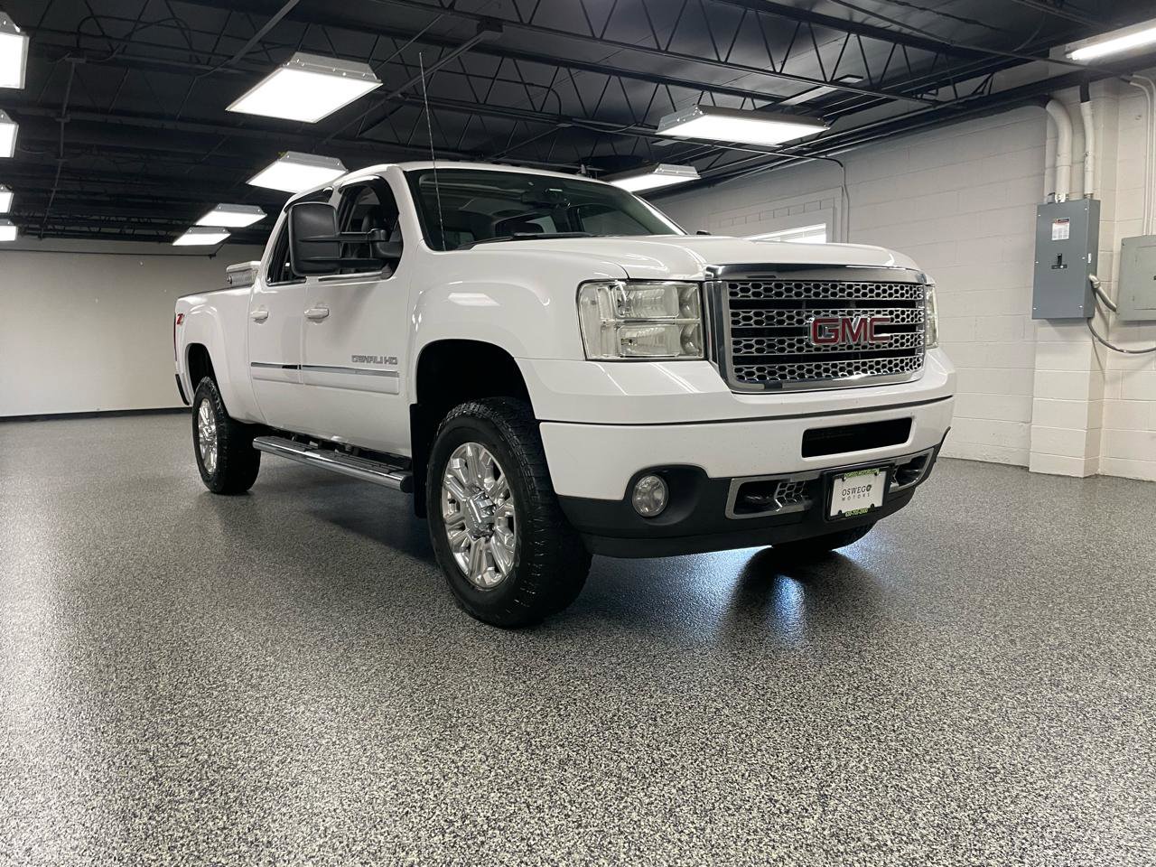 Used 2013 GMC Sierra 2500 Denali w/ Suspension Package, Off-Road image 1