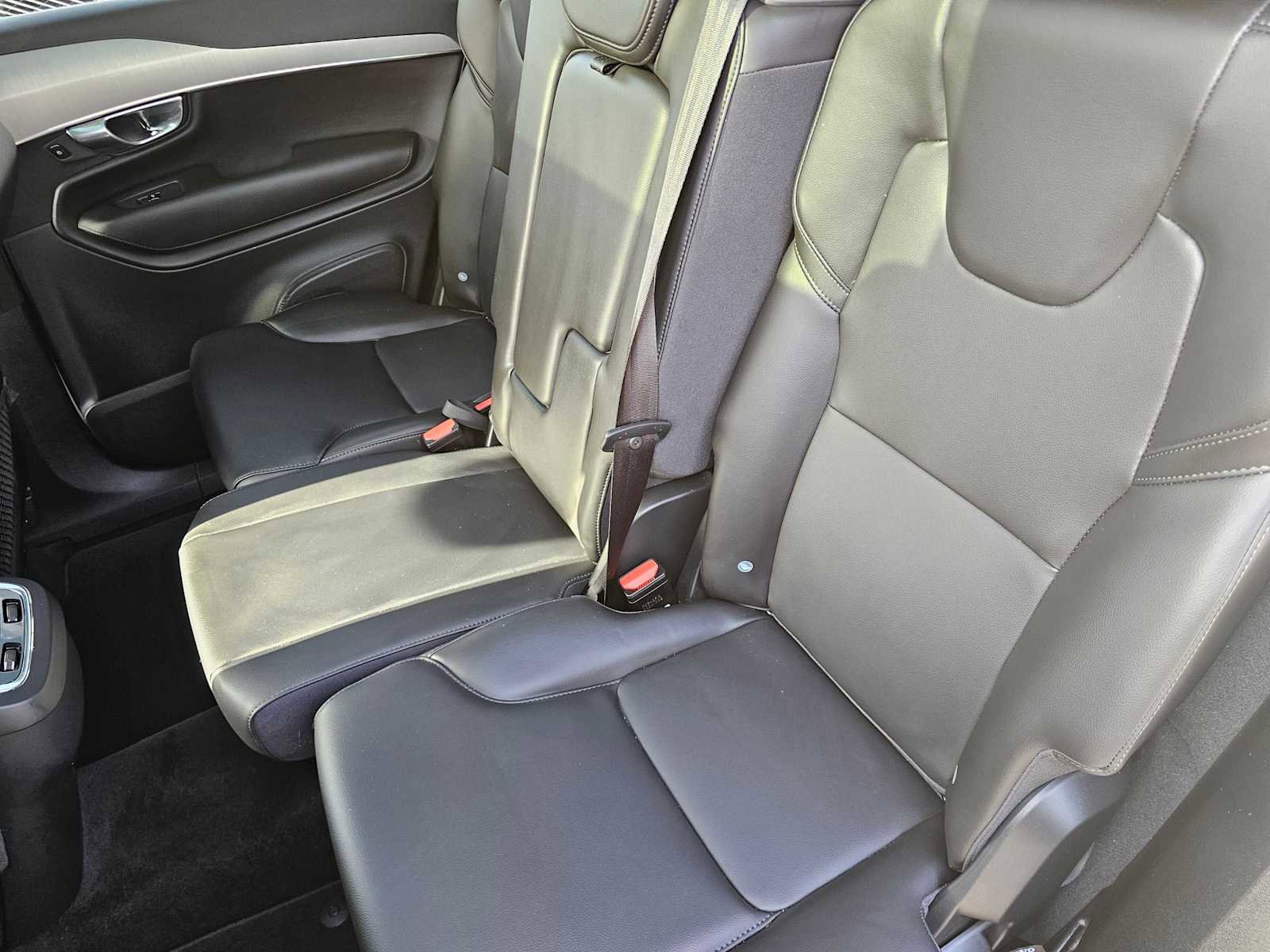 Certified 2025 Volvo XC90 B5 Core image 18