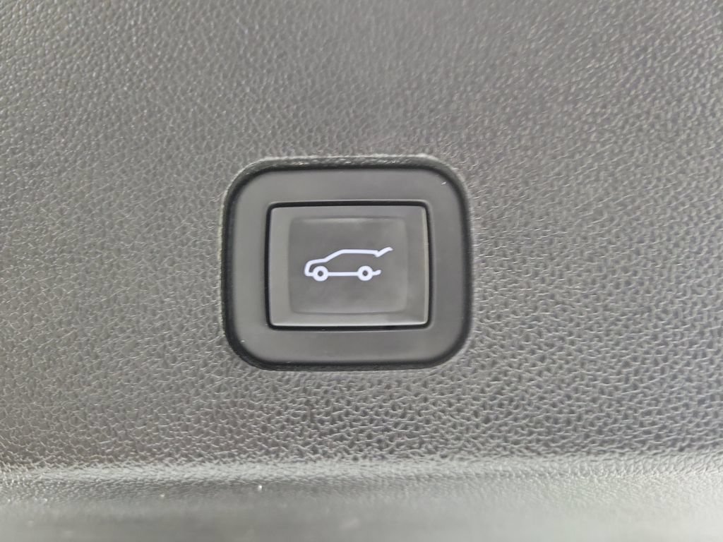 Certified 2024 Cadillac XT6 Premium Luxury w/ LPO, Floor Liner Package AWD/4WD image 10