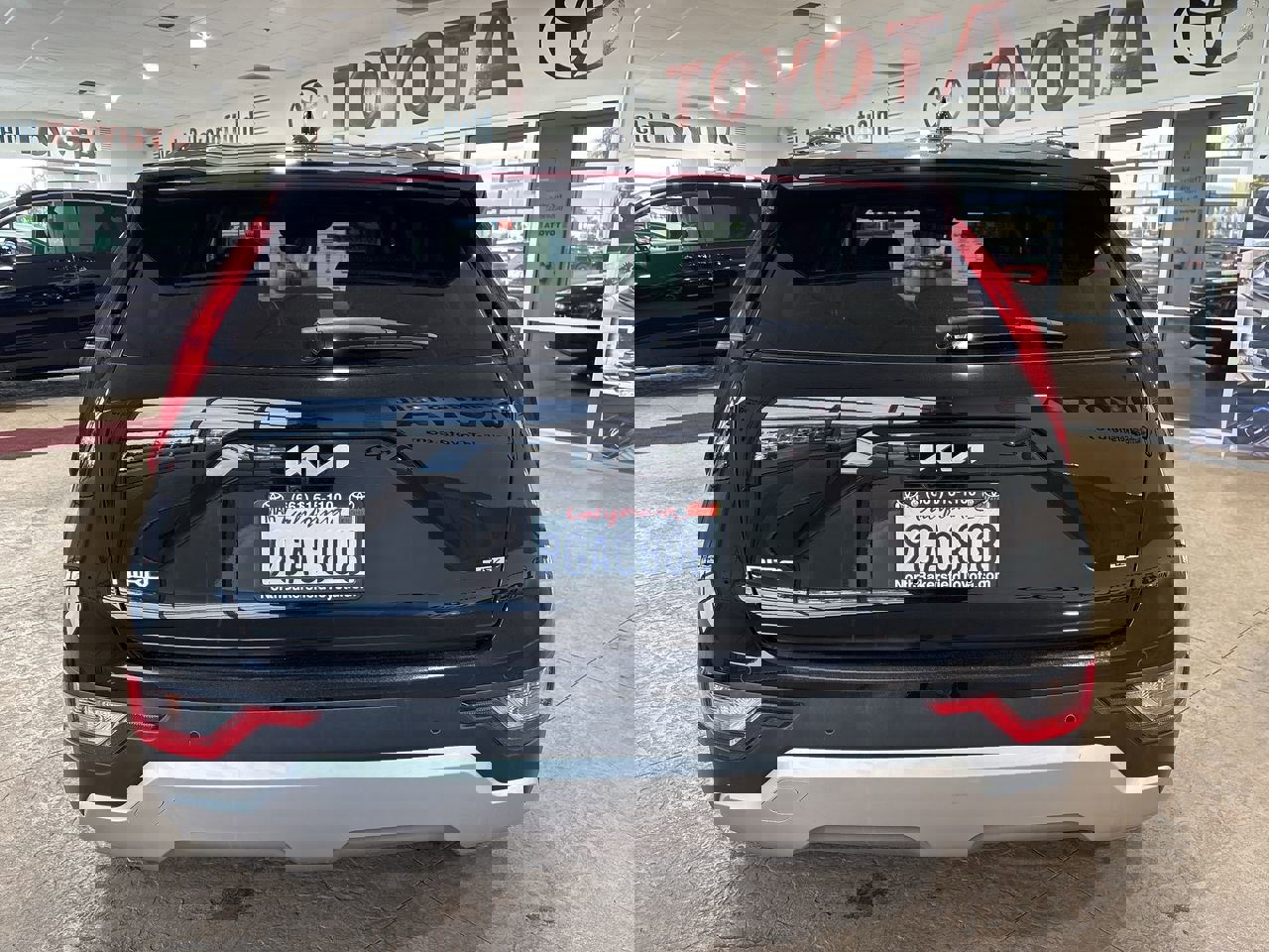 Used 2023 Kia Niro EX image 9