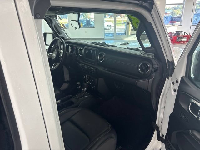 Used 2018 Jeep Wrangler Unlimited Sahara w/ Cold Weather Group AWD/4WD image 20