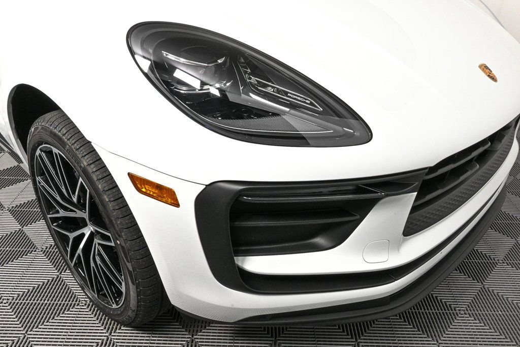 Certified 2026 Porsche Macan AWD/4WD image 38