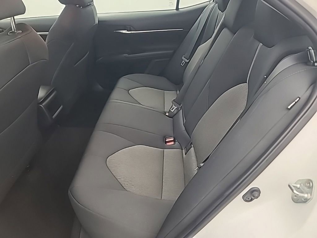 Used 2021 Toyota Camry LE image 19