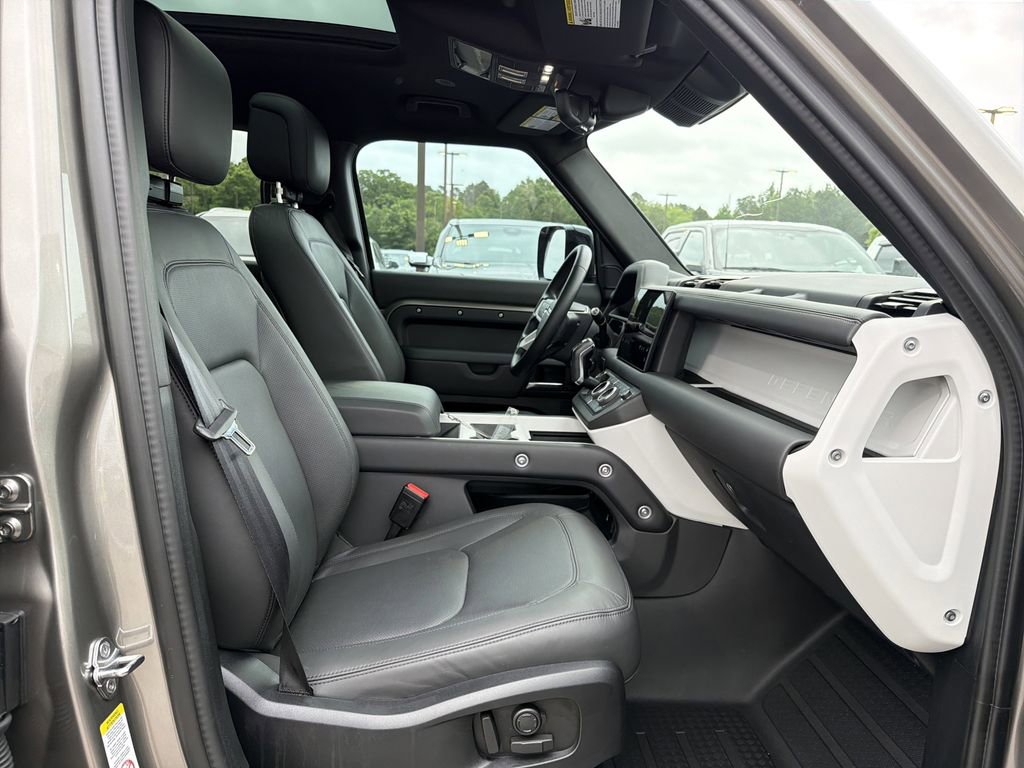 Used 2025 Land Rover Defender 110 S AWD/4WD image 15