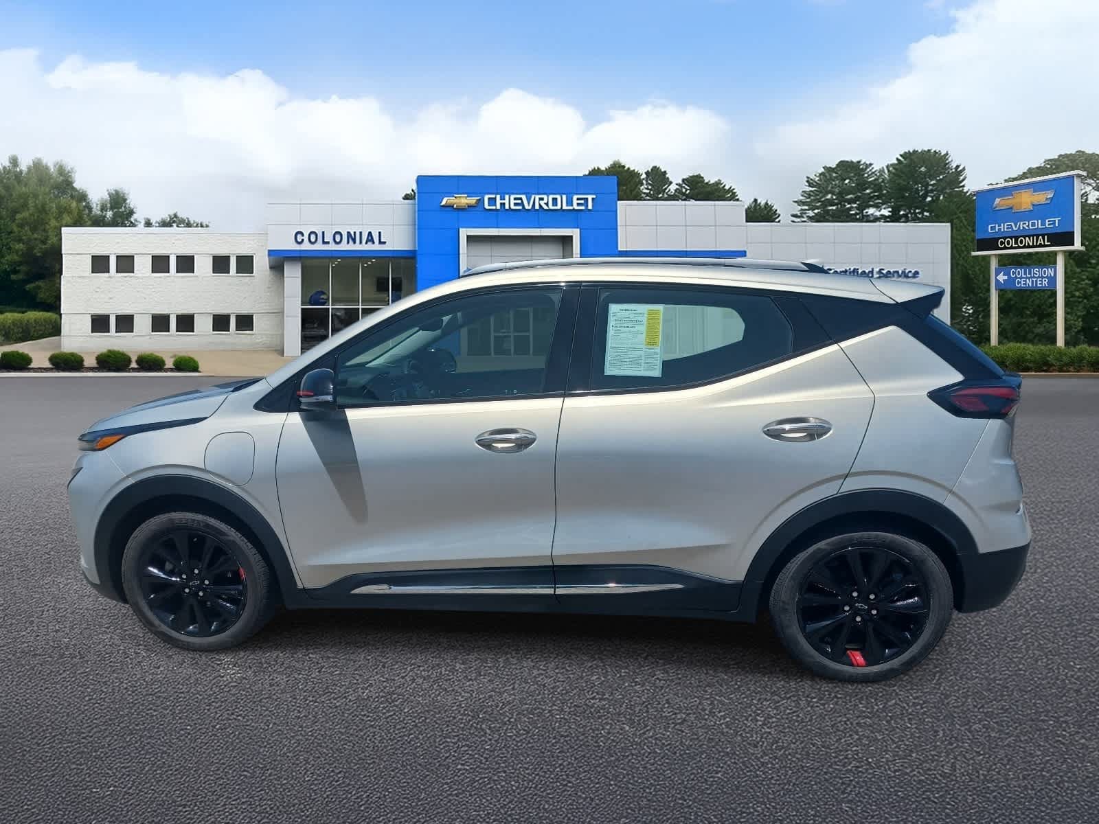 Used 2023 Chevrolet Bolt EUV Premier w/ Sun & Sound Package FWD image 6