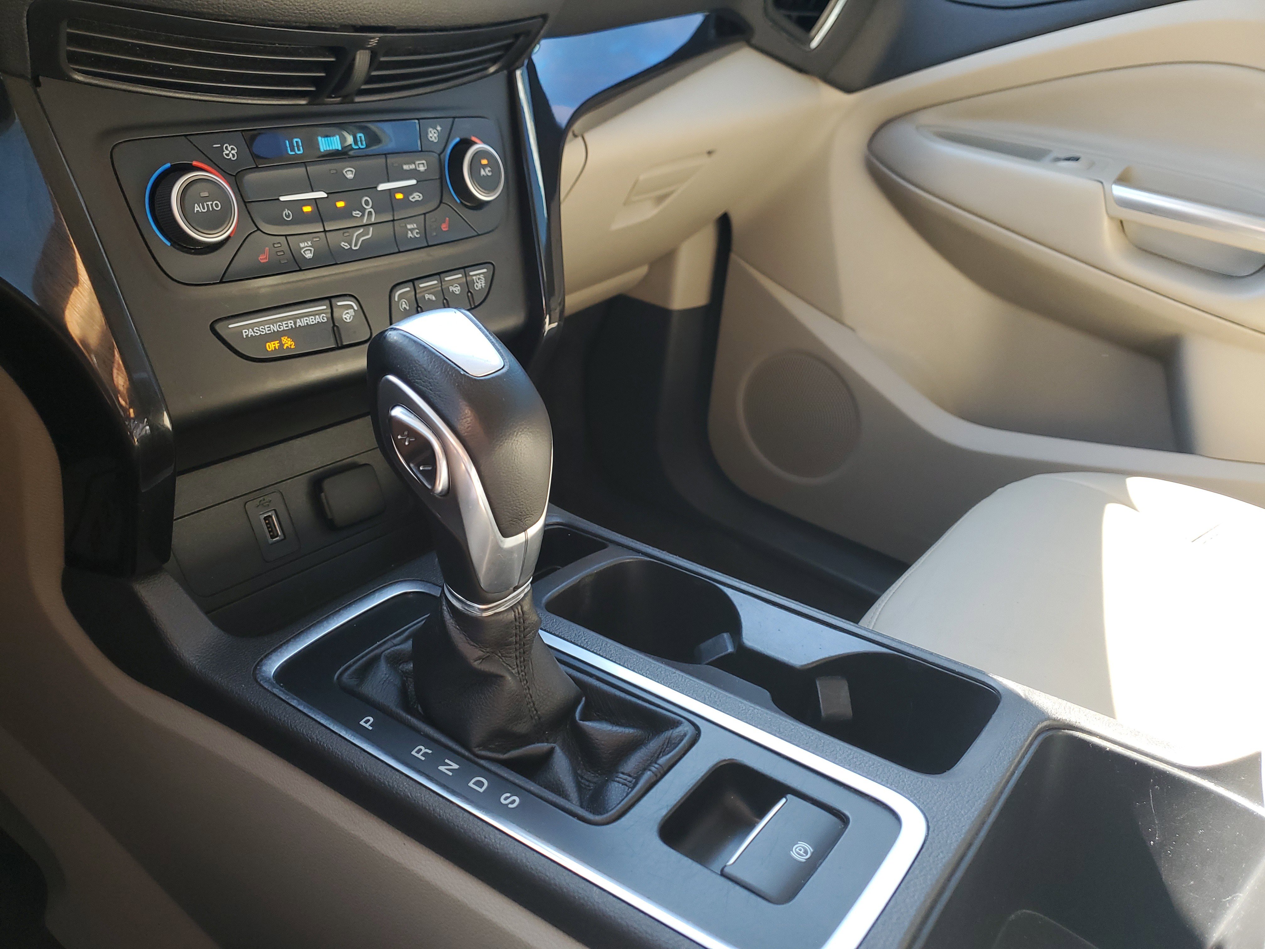 Used 2019 Ford Escape Titanium image 29