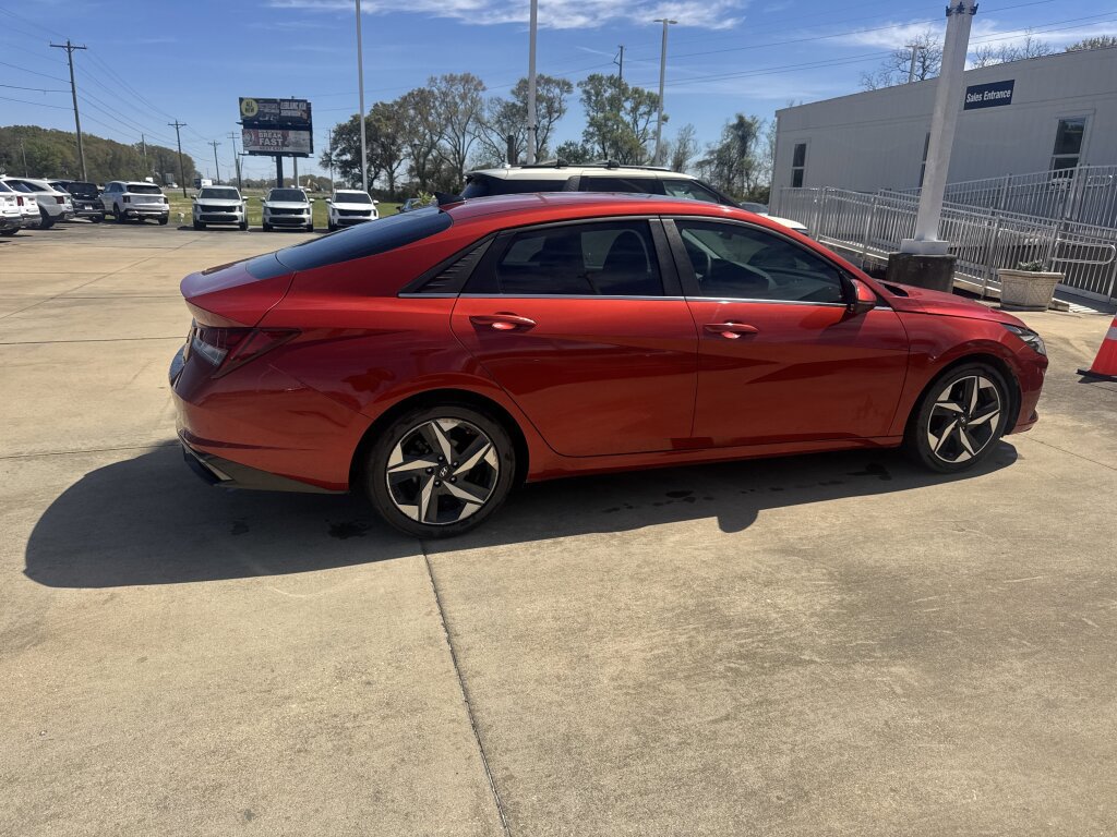 Used 2022 Hyundai Elantra Limited w/ Cargo Package image 12