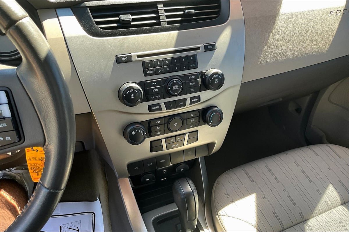 Used 2008 Ford Focus SE FWD image 15