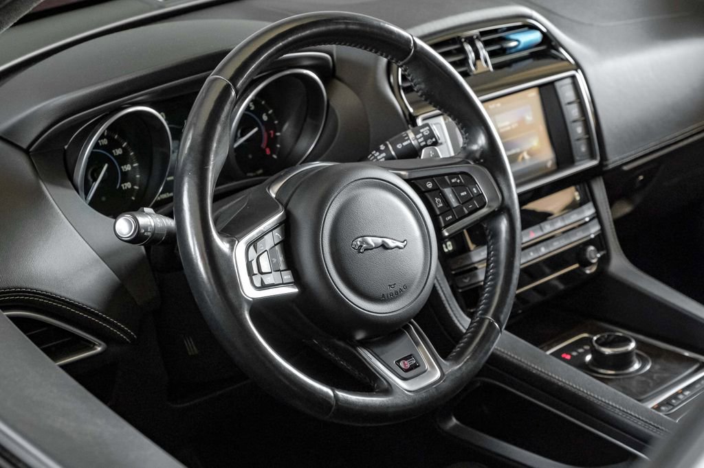 Used 2017 Jaguar F-PACE S image 14