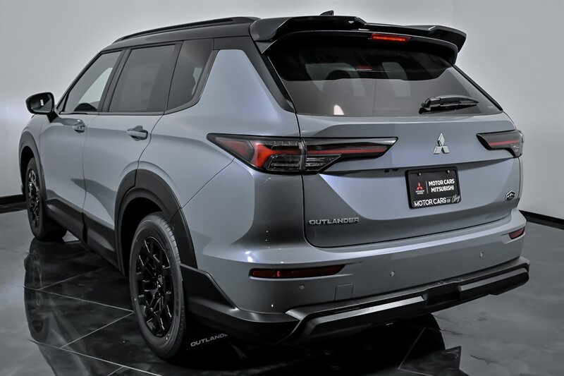 New 2025 Mitsubishi Outlander AWD image 7
