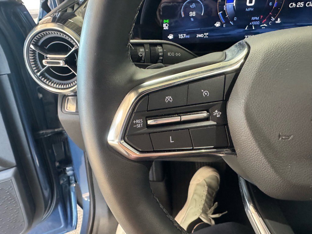 Used 2025 Chevrolet Equinox LT w/ Convenience Package II image 28