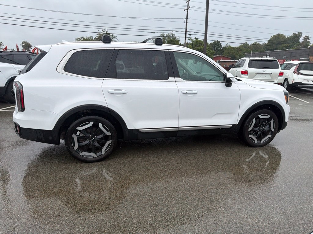 Certified 2024 Kia Telluride EX w/ EX Captain's Chair Package AWD/4WD image 8