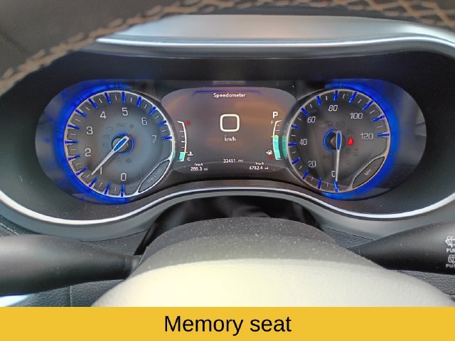 Used 2026 Chrysler Pacifica Limited FWD image 14