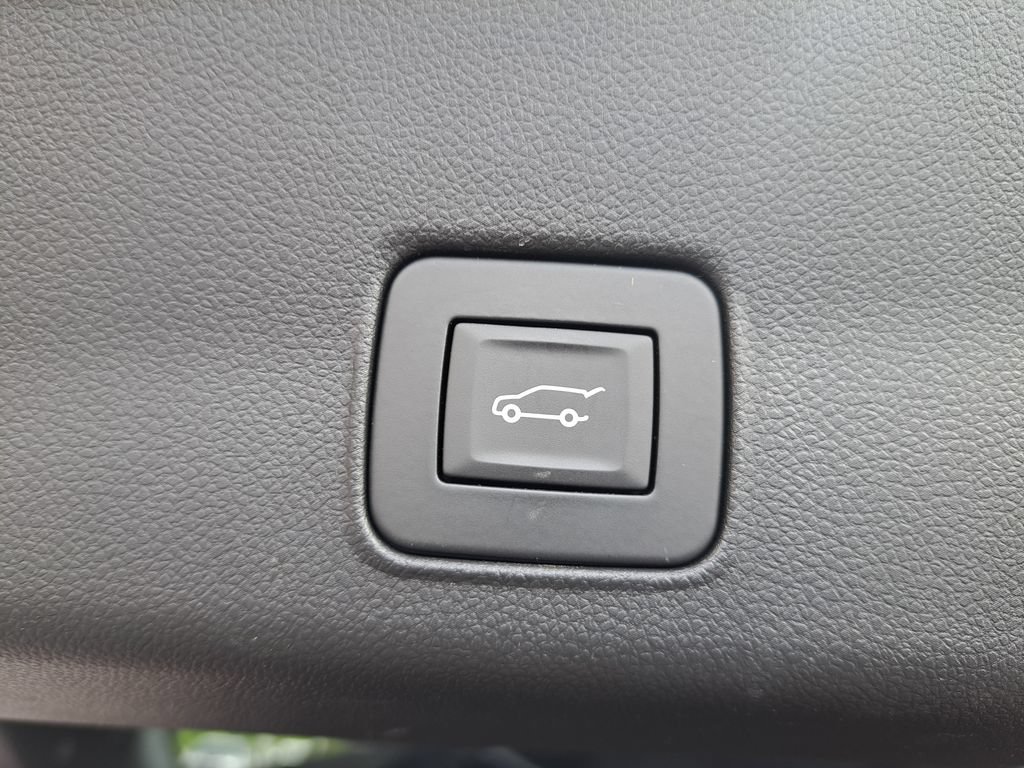 Used 2023 Chevrolet TrailBlazer RS w/ Sun and Liftgate Package AWD/4WD image 31