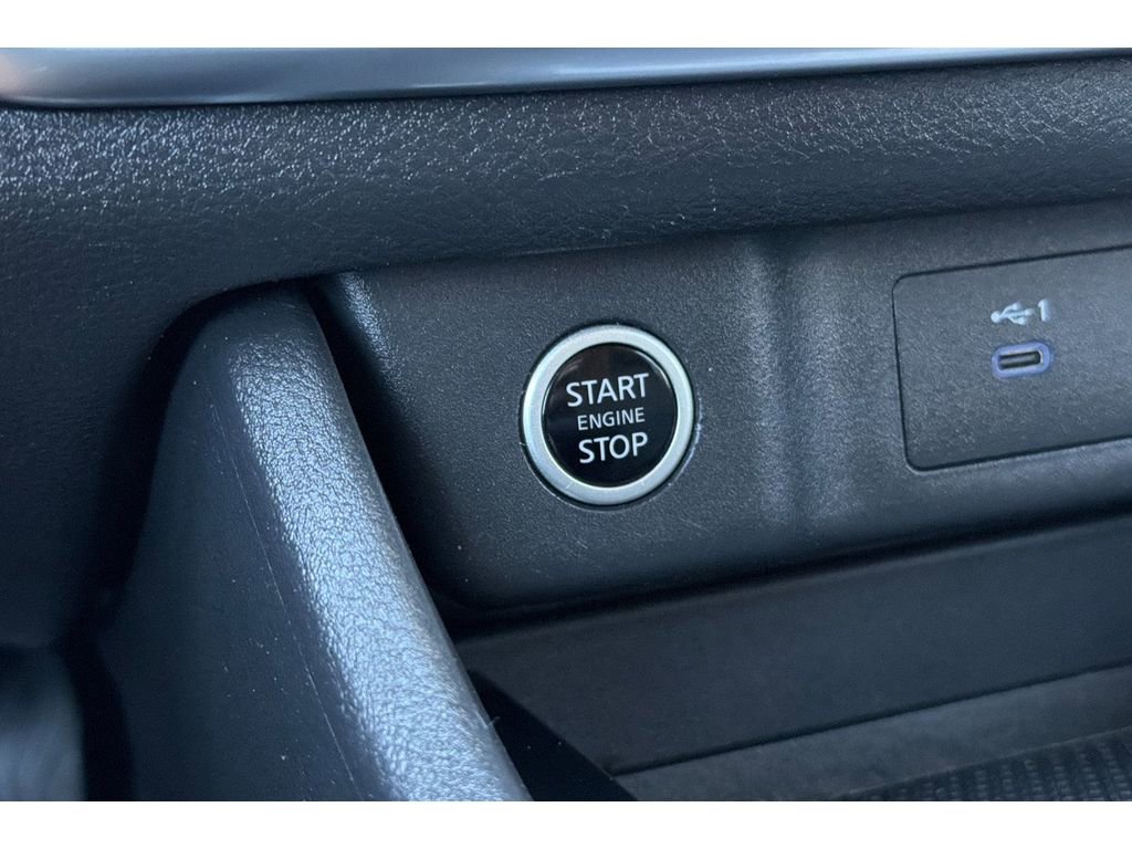 Used 2023 Nissan Rogue S image 23