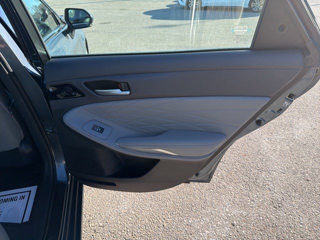 Used 2019 Toyota Avalon Limited FWD image 16