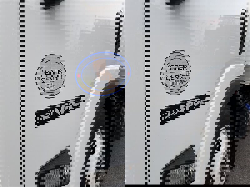 Used 2023 Isuzu NPR image 21