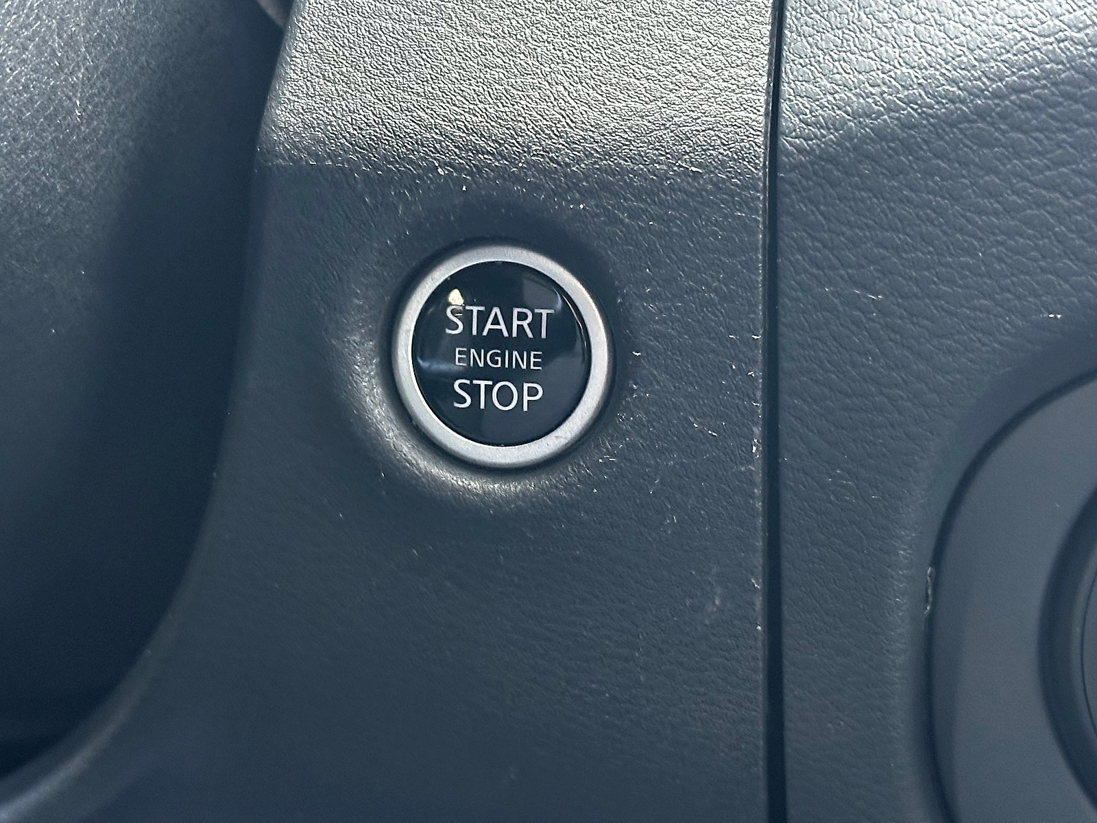 Used 2024 Nissan Frontier SV image 24