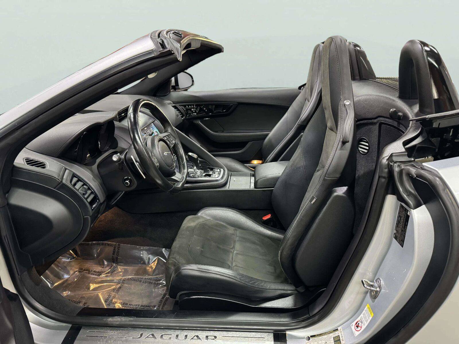 Used 2019 Jaguar F-TYPE Convertible RWD image 32