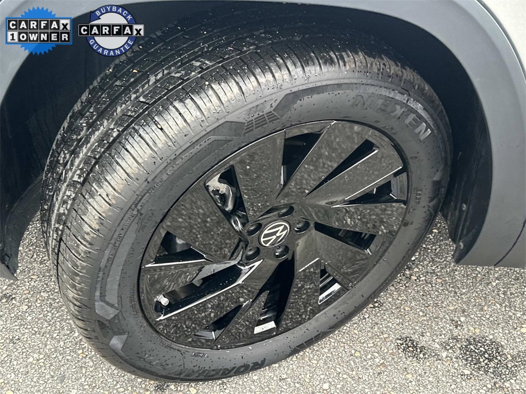 Used 2024 Volkswagen Atlas SE w/ Black Wheel Package image 11