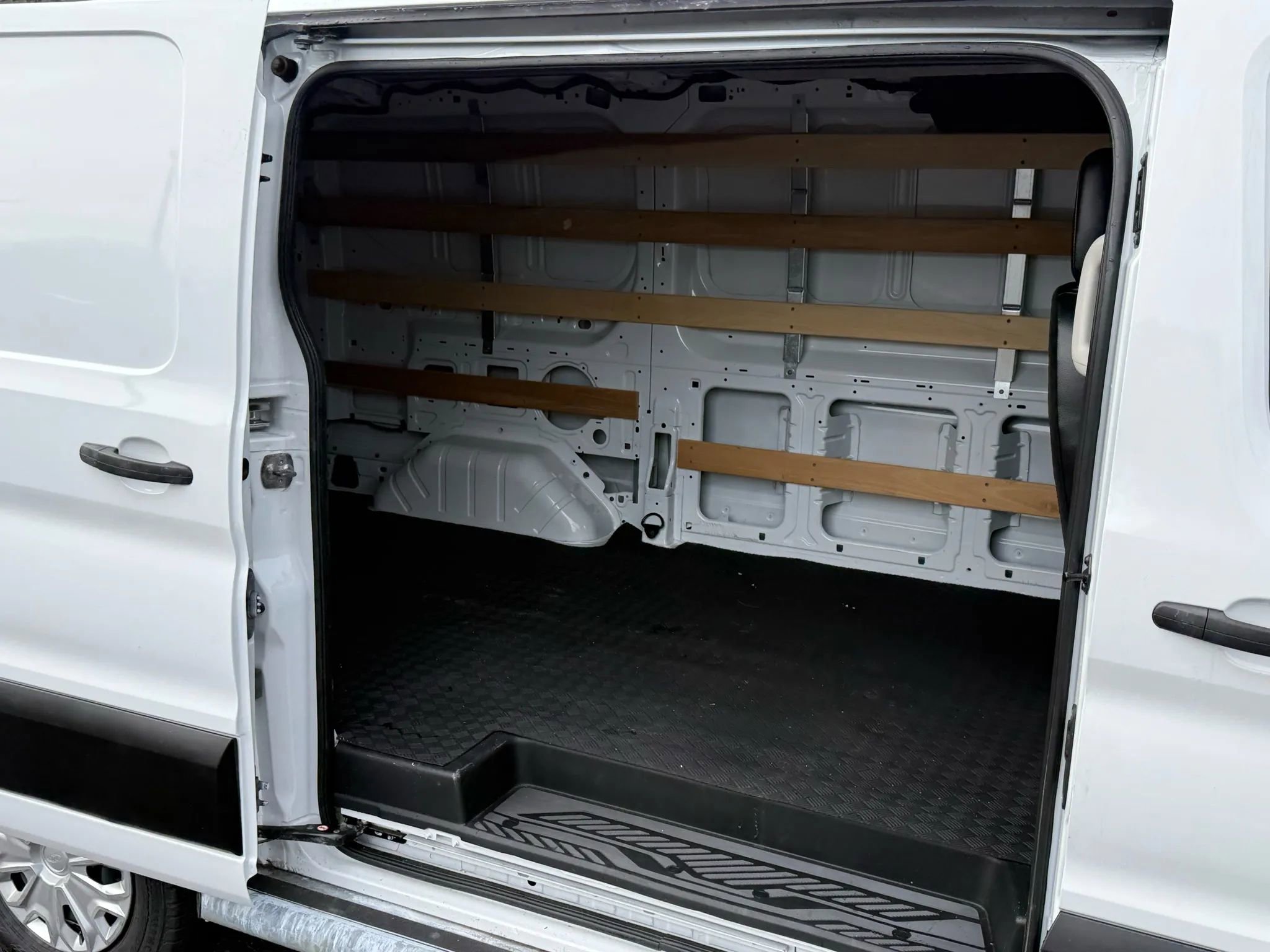 Used 2025 Ford Transit 250 Low Roof w/ Exterior Upgrade Package RWD image 23