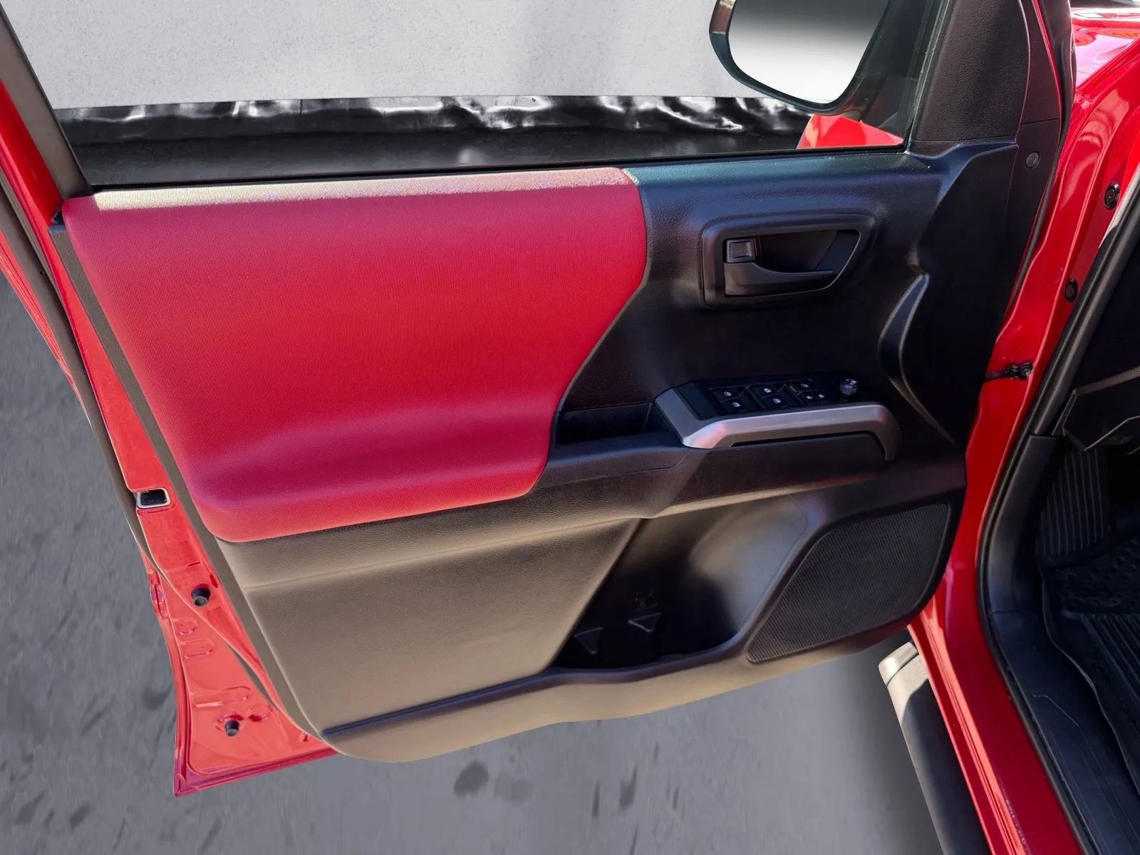 Used 2021 Toyota Tacoma SR5 RWD image 14