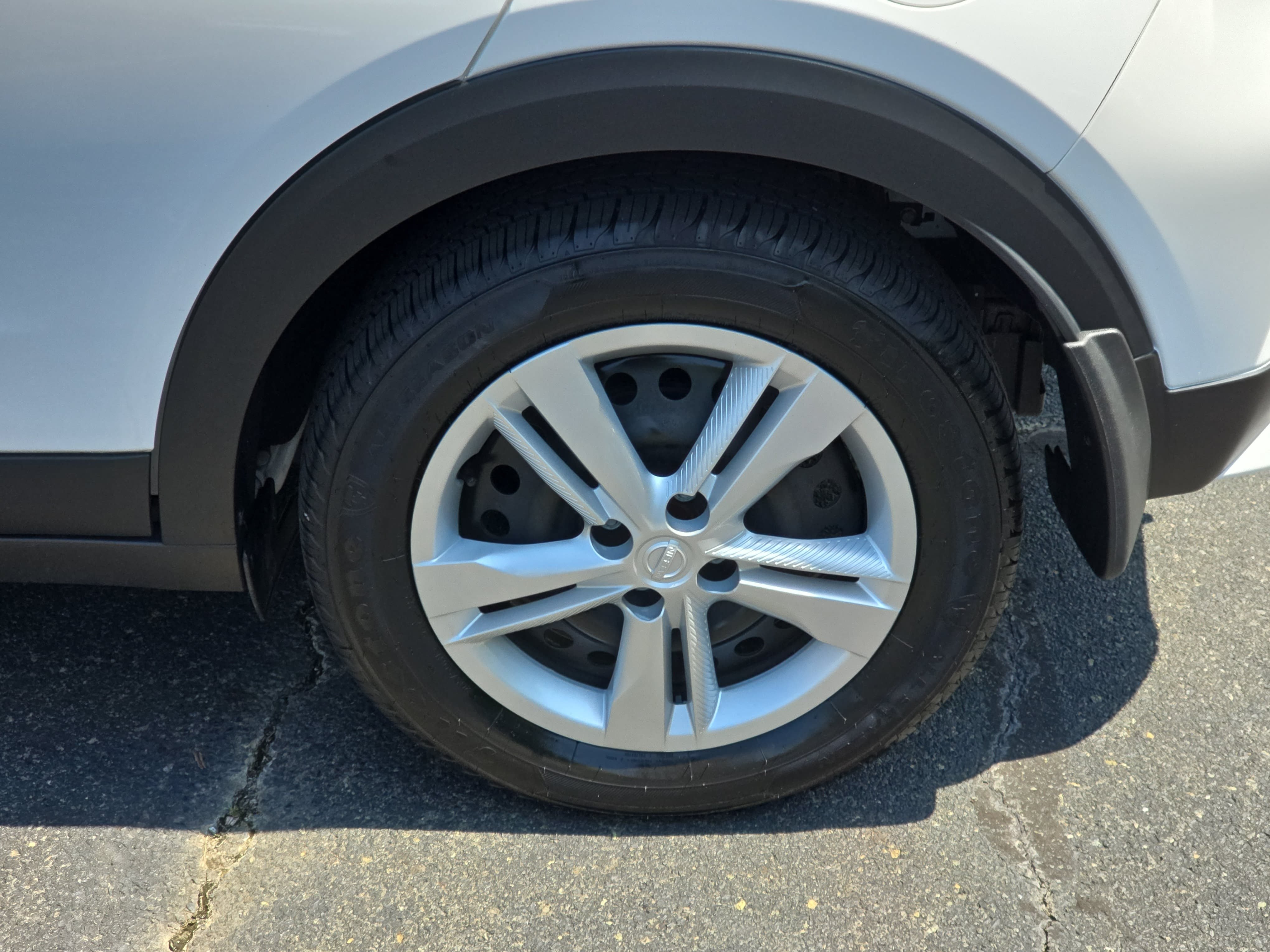 Used 2025 Nissan Kicks Play S FWD image 31