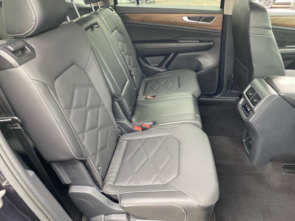 Used 2024 Volkswagen Atlas SE AWD/4WD image 21