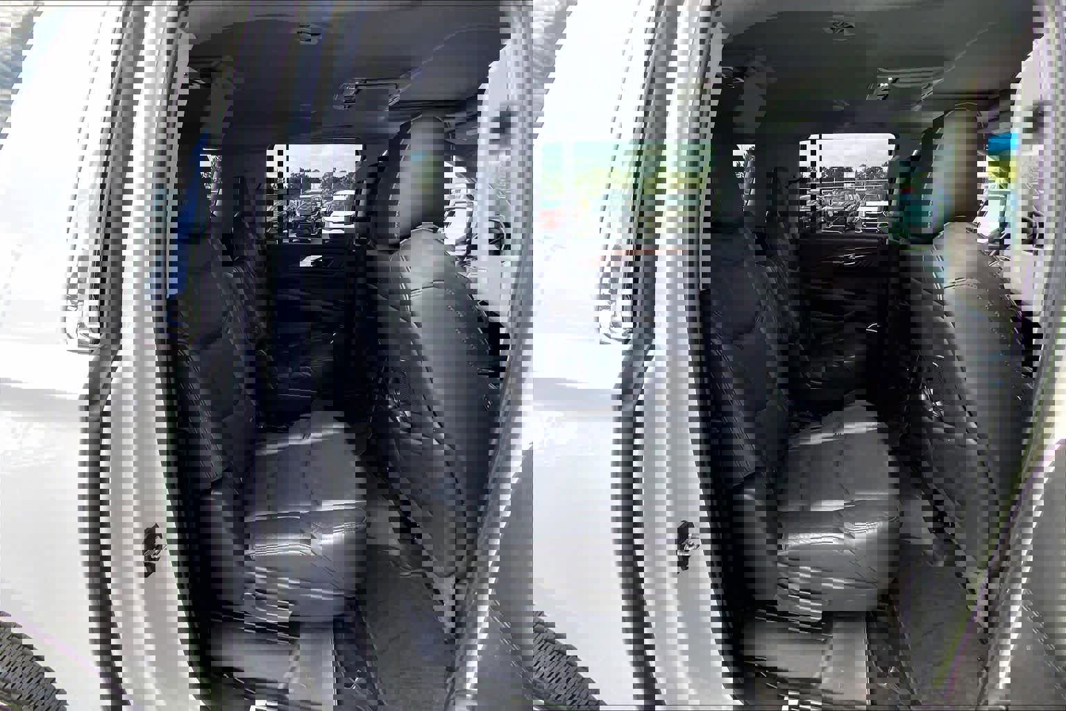 Used 2019 Cadillac Escalade ESV Premium Luxury image 18